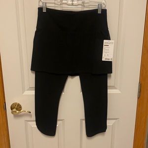 Athleta Organic Cotton Meditation 2 in 1 Crop -Medium